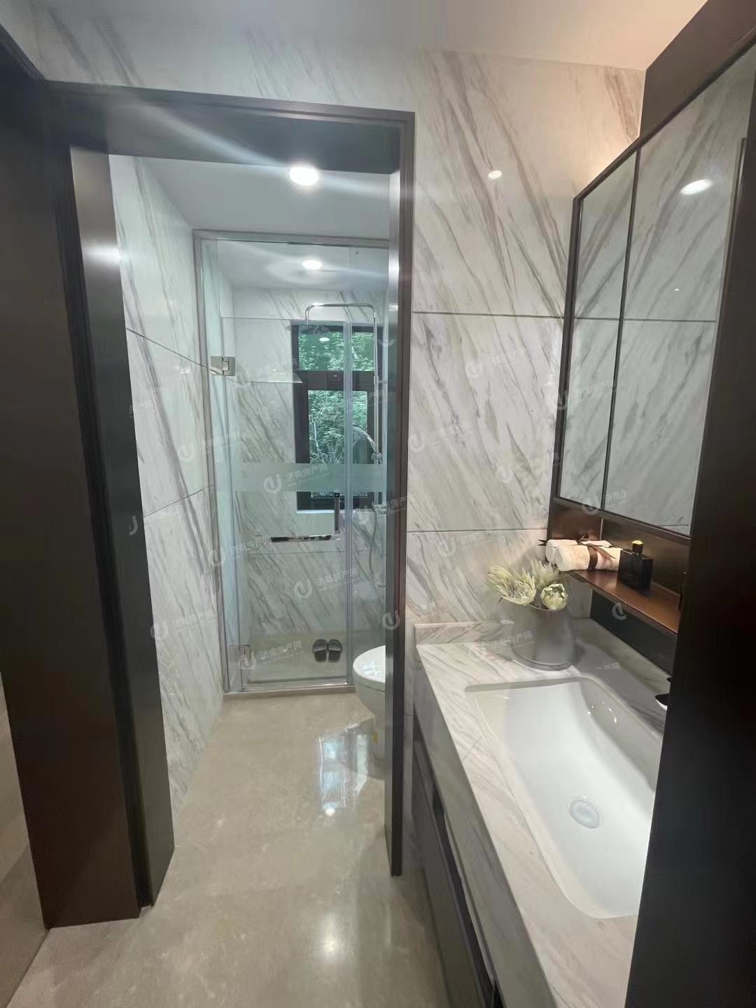 
                            金地明湖樾 