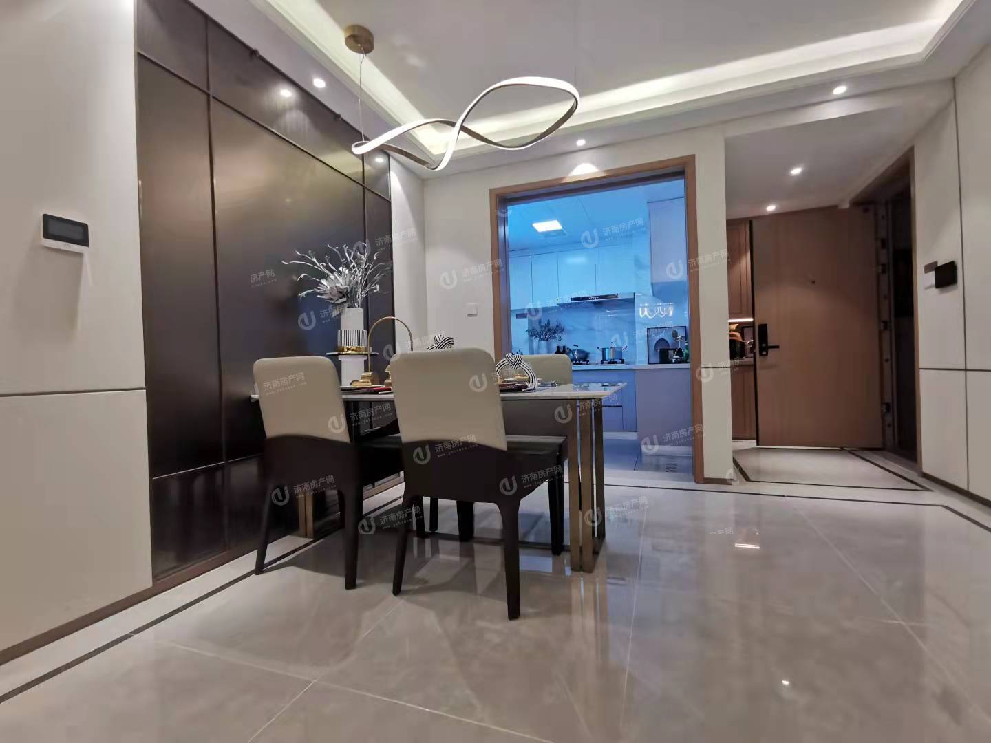 
                            金地明湖樾 