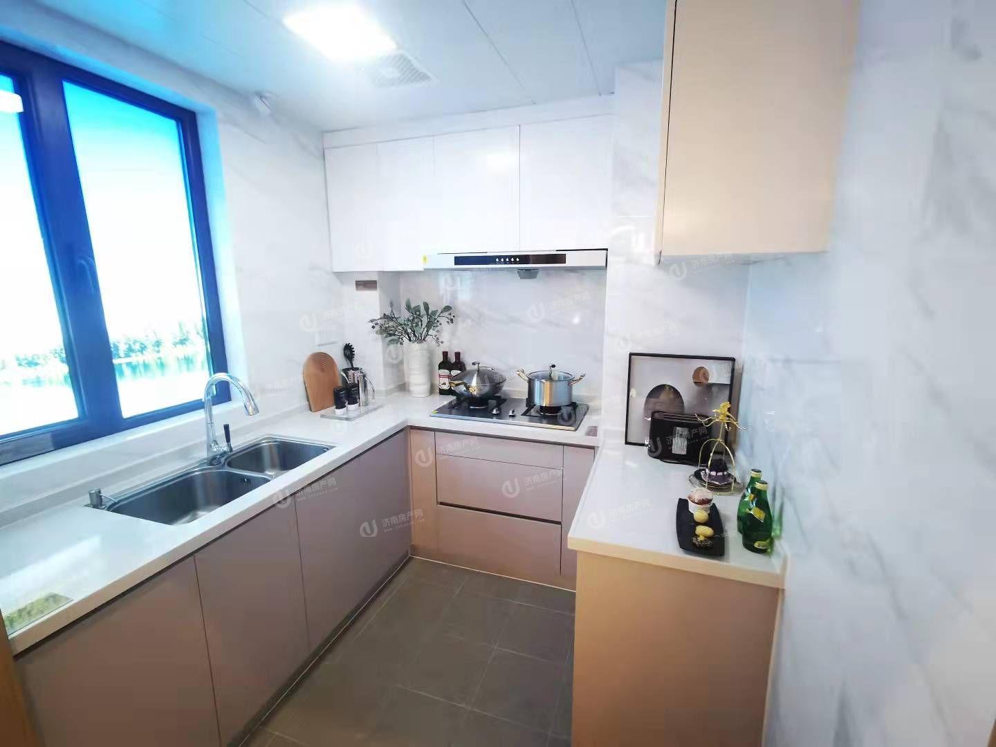 
                            金地明湖樾 