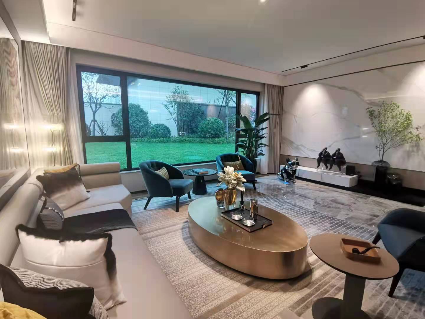 经十路，户型方正，上历城二中，大落地窗，近靠地铁口