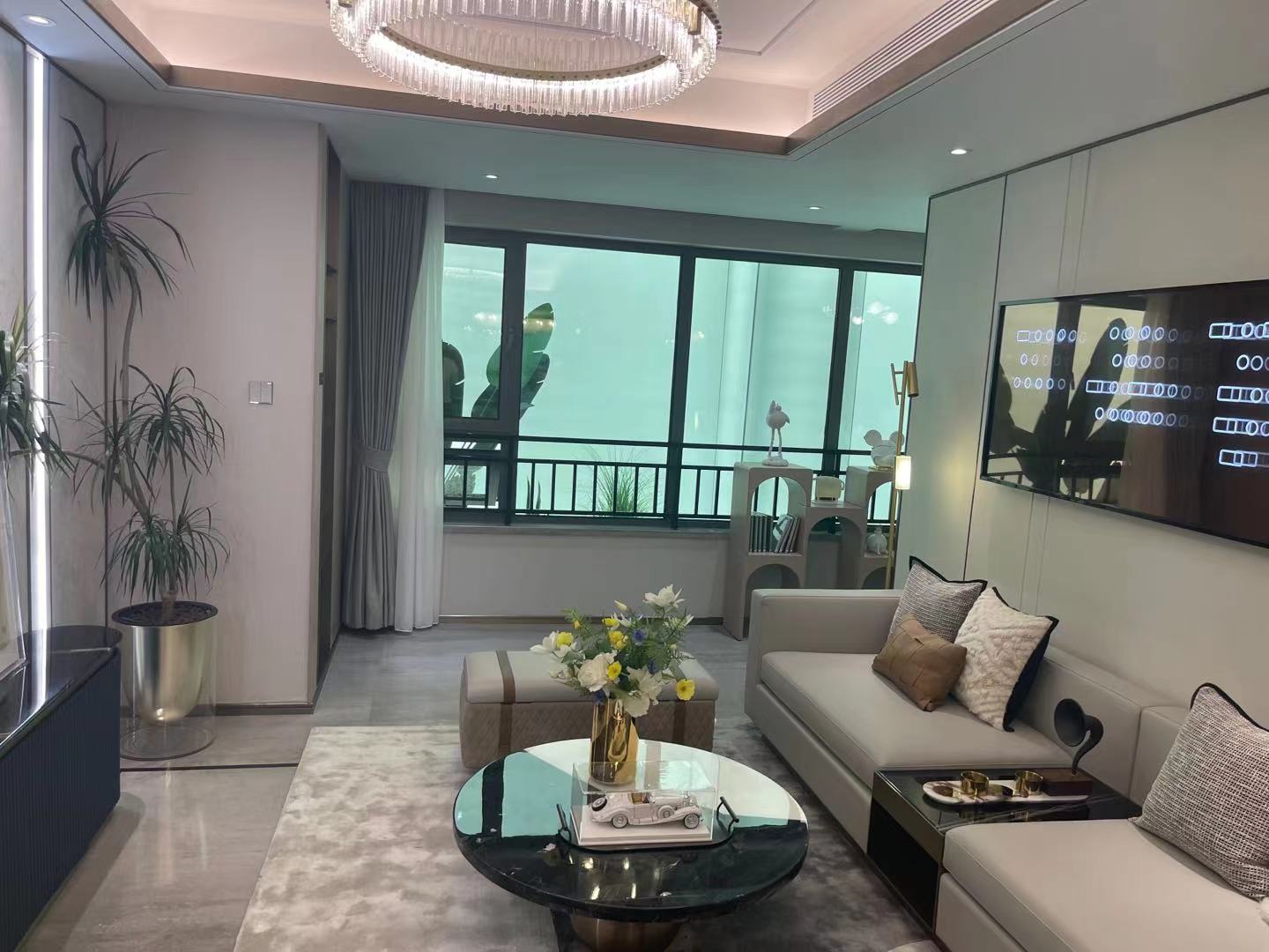 经十路边上 汉峪金谷东邻 融创茂