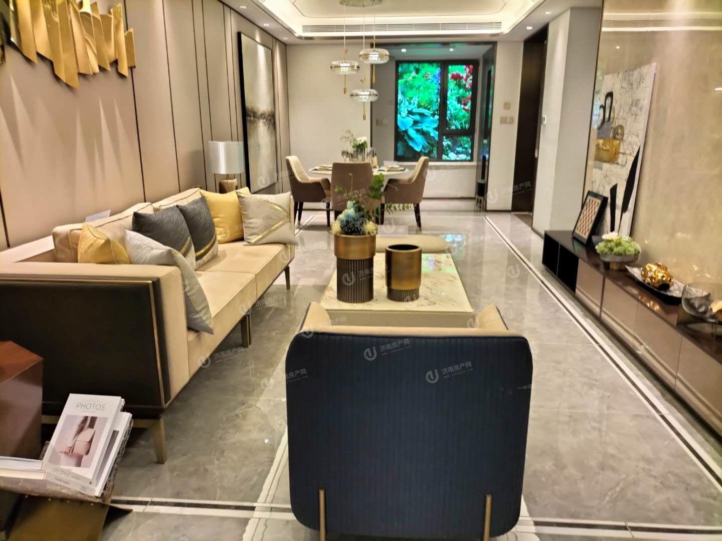 
                            金地明湖樾 