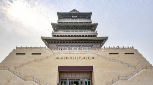 鹊华楼.jpg