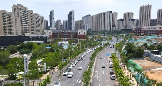济南长岭山南路绿化特色景观道路.png