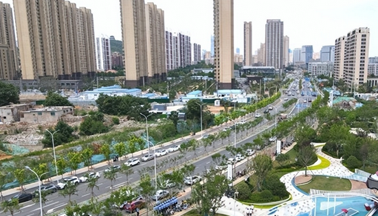 济南长岭山南路绿化特色景观道路1.png
