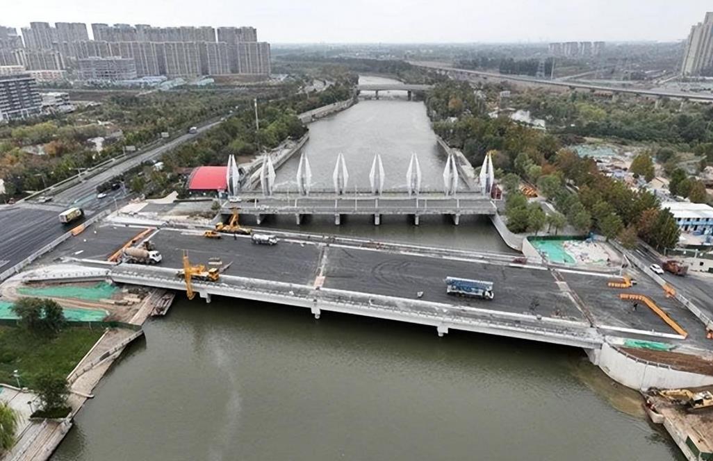 奥体西路跨小清河桥.jpg