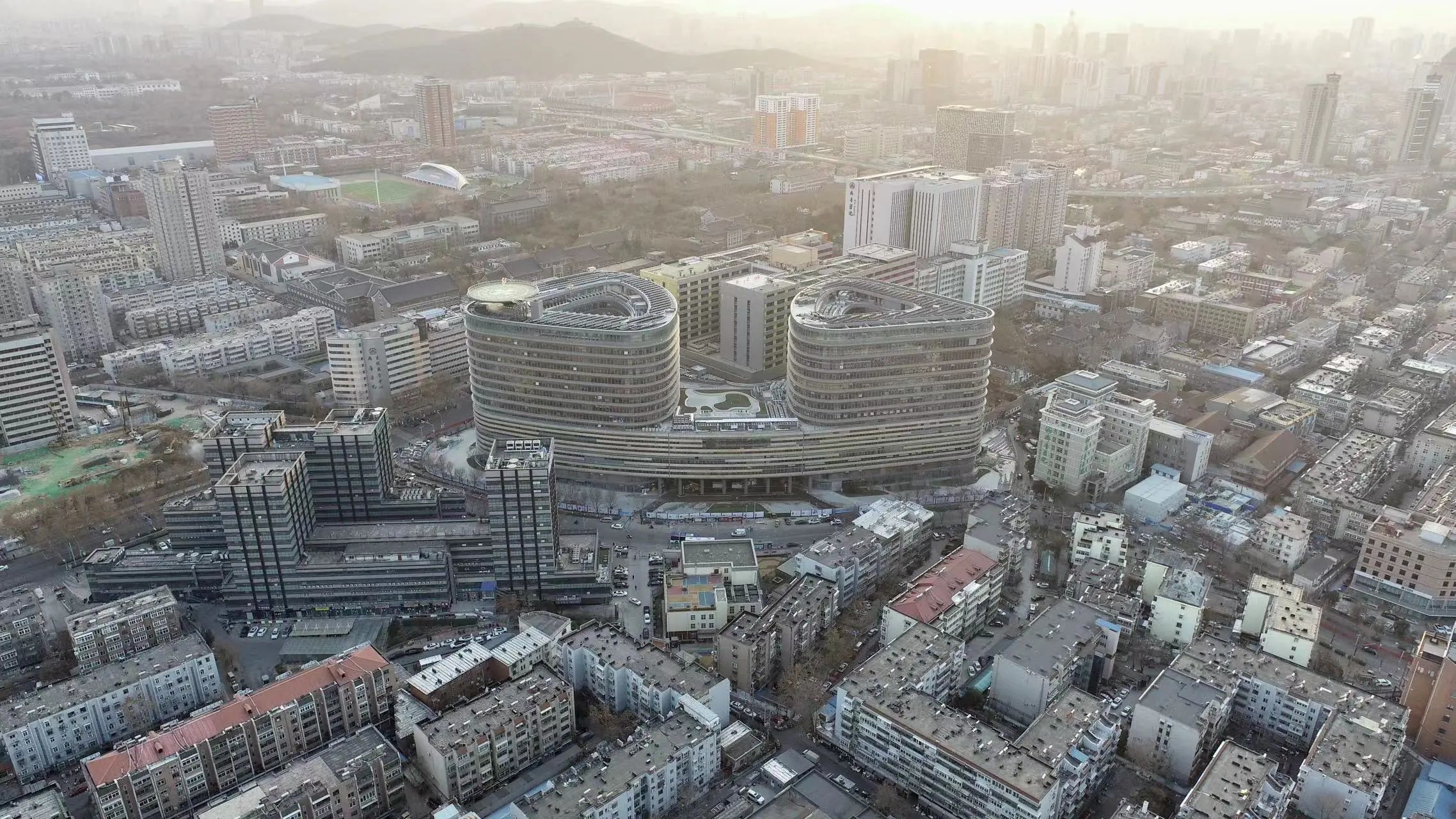 山东大学齐鲁医院急诊综合楼.jpg