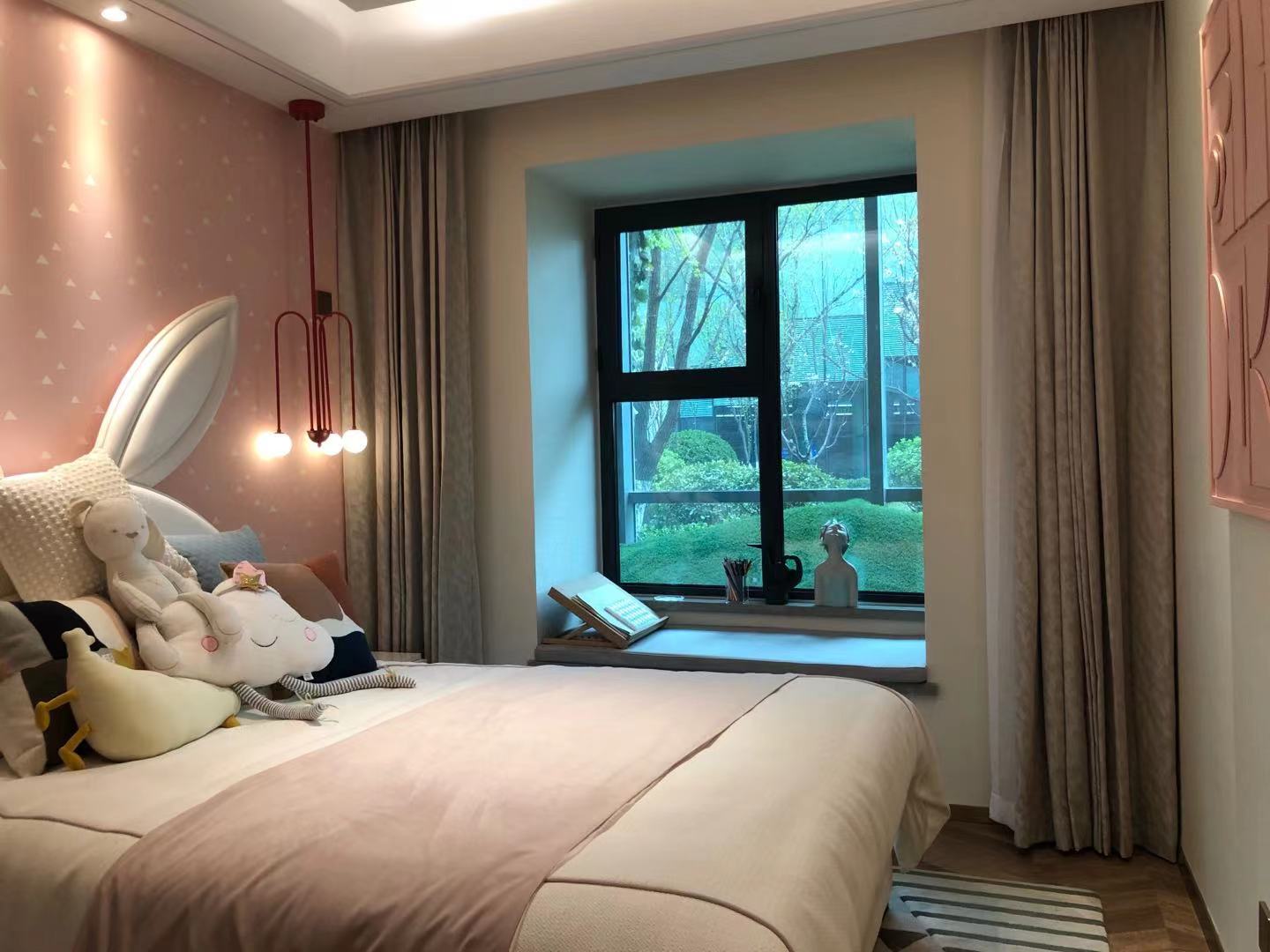 万象东方总价低，近地铁口400米，开学八年高性价比