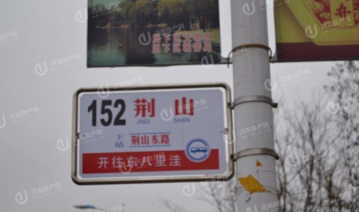 周边“荆山”公交站牌