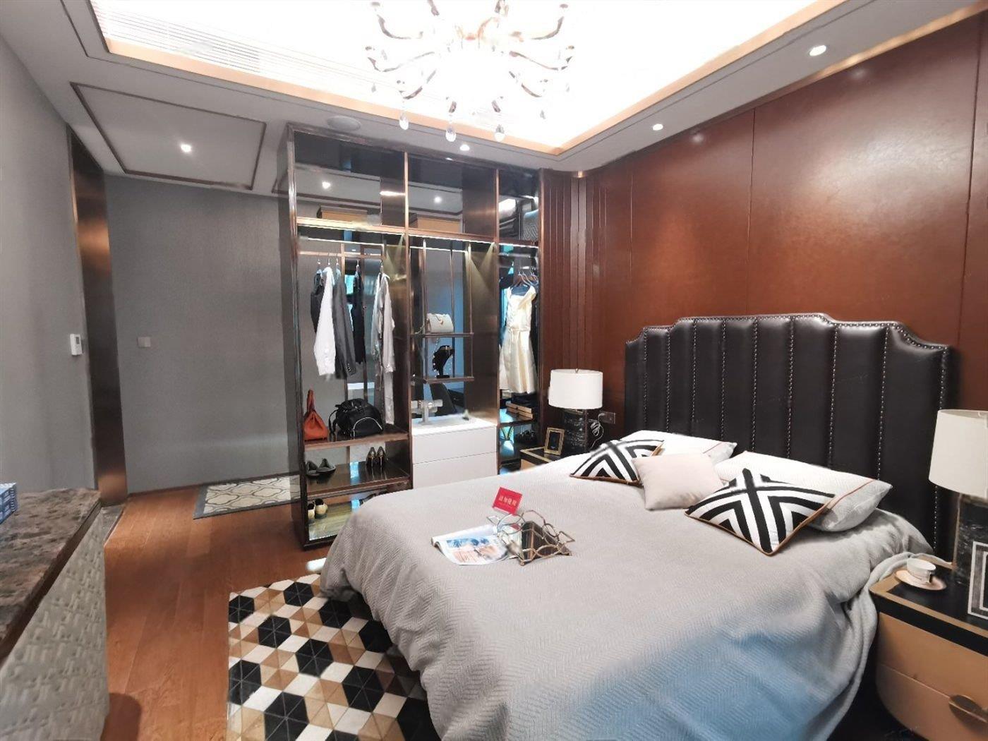 国庆假期立减10万 双地铁八车道 近大明湖 签约外国语