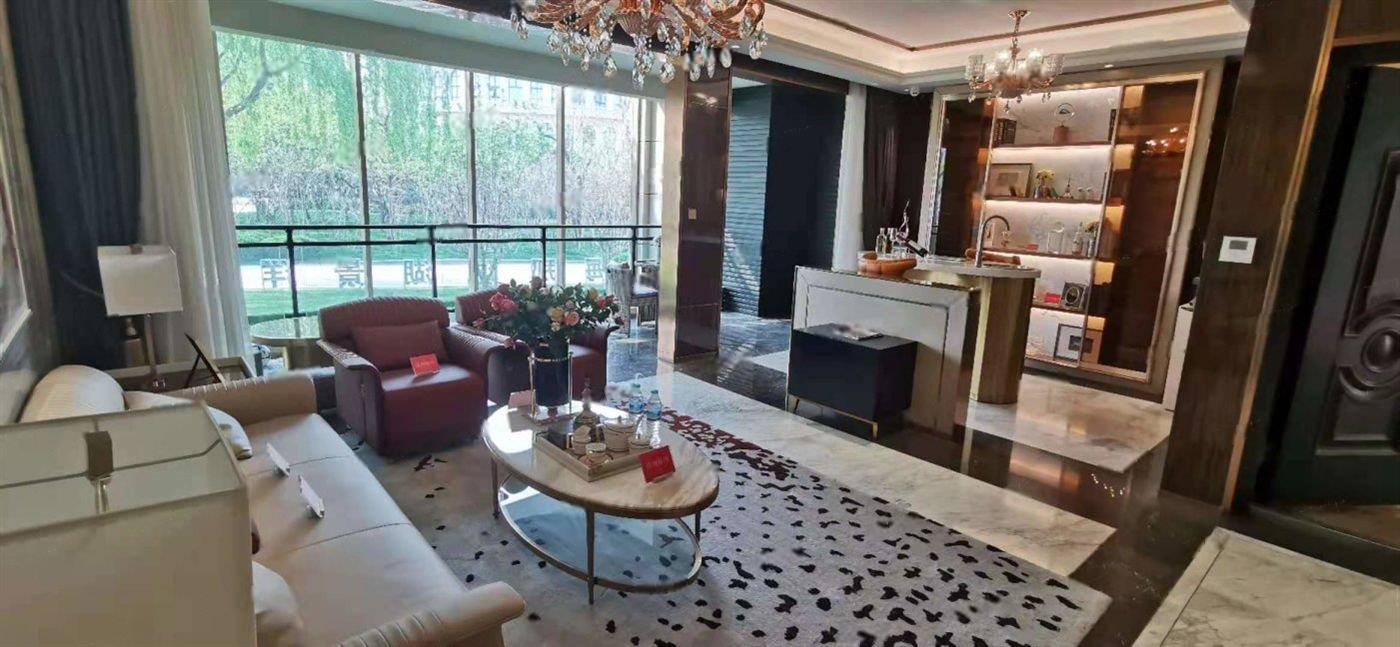 来电打折！买贵补差价！ 签约外国语！地铁口！拿开发商底价！