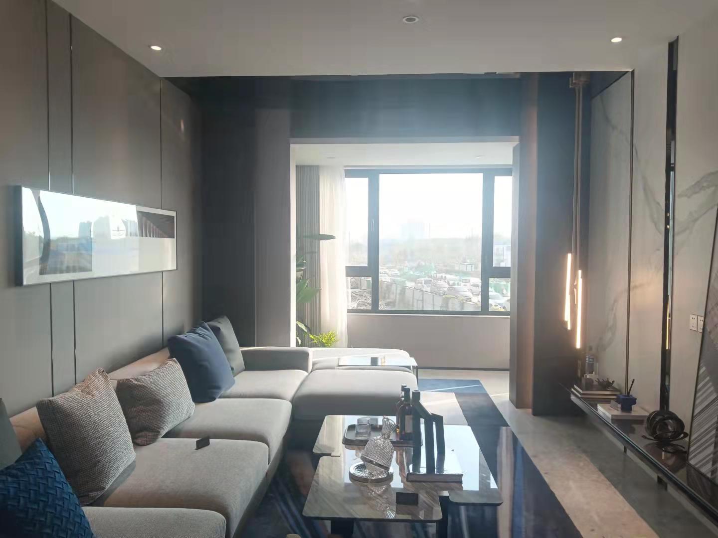 杨柳春风 新推出130平大三室 两室客厅朝阳采光好 带连廊 通透性好