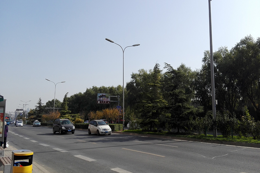 明珠花园正门马路