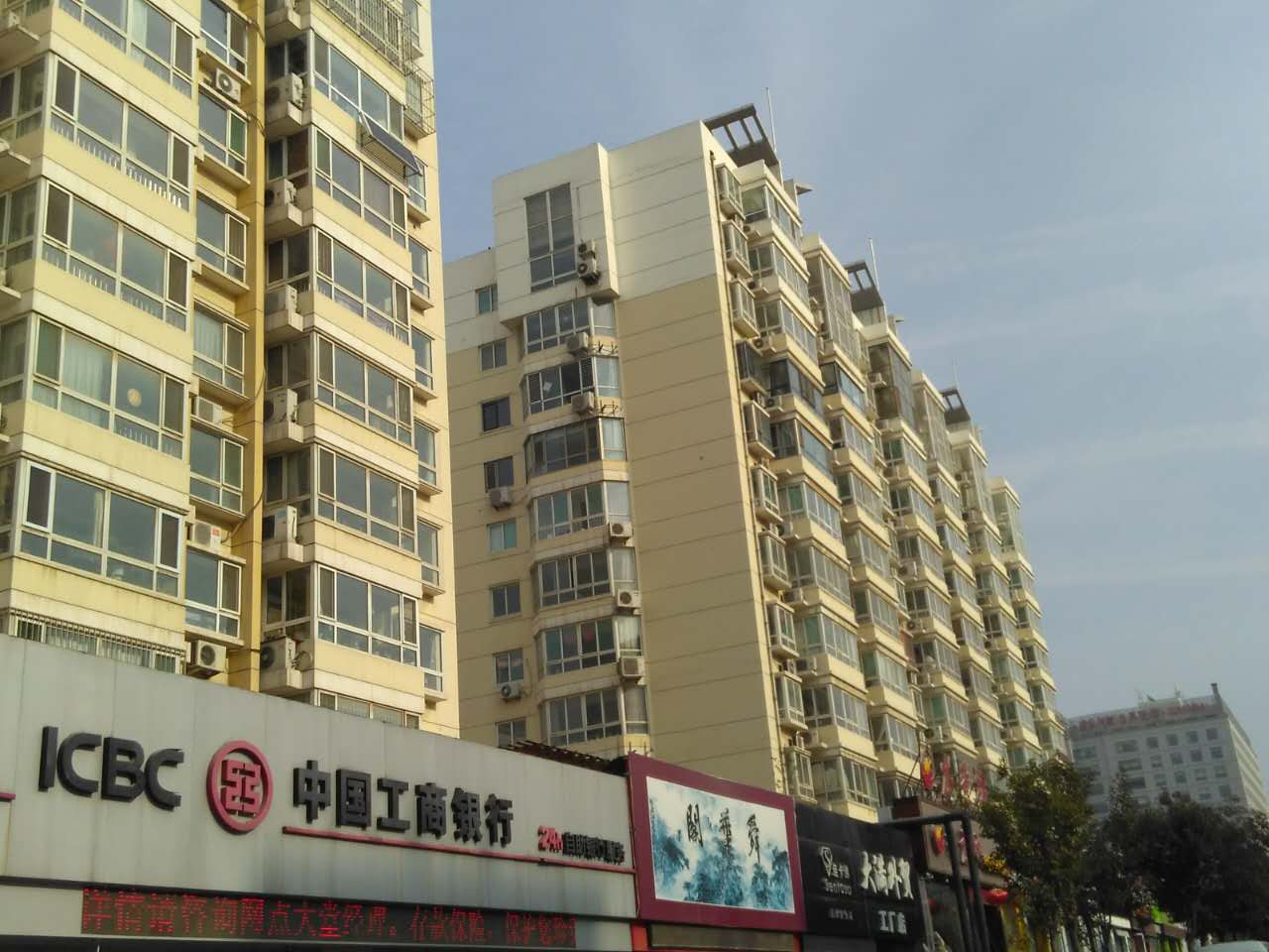 伟东新都一区新贵都 舜耕路上的明星社区