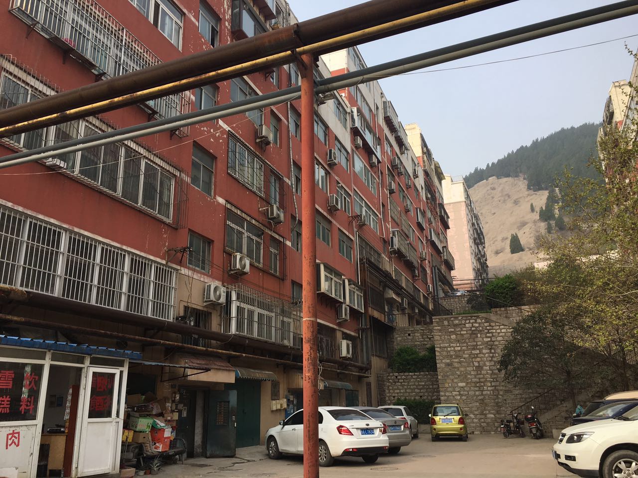 二环东旅游路交界处依山而居-环绿山庄