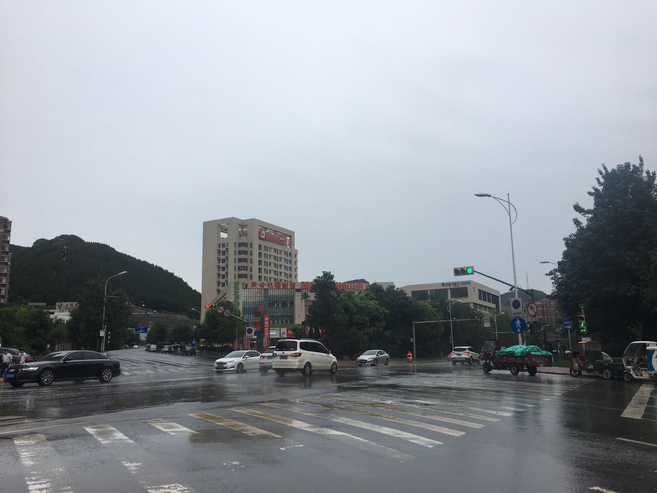 旅游路荆山新居二手房