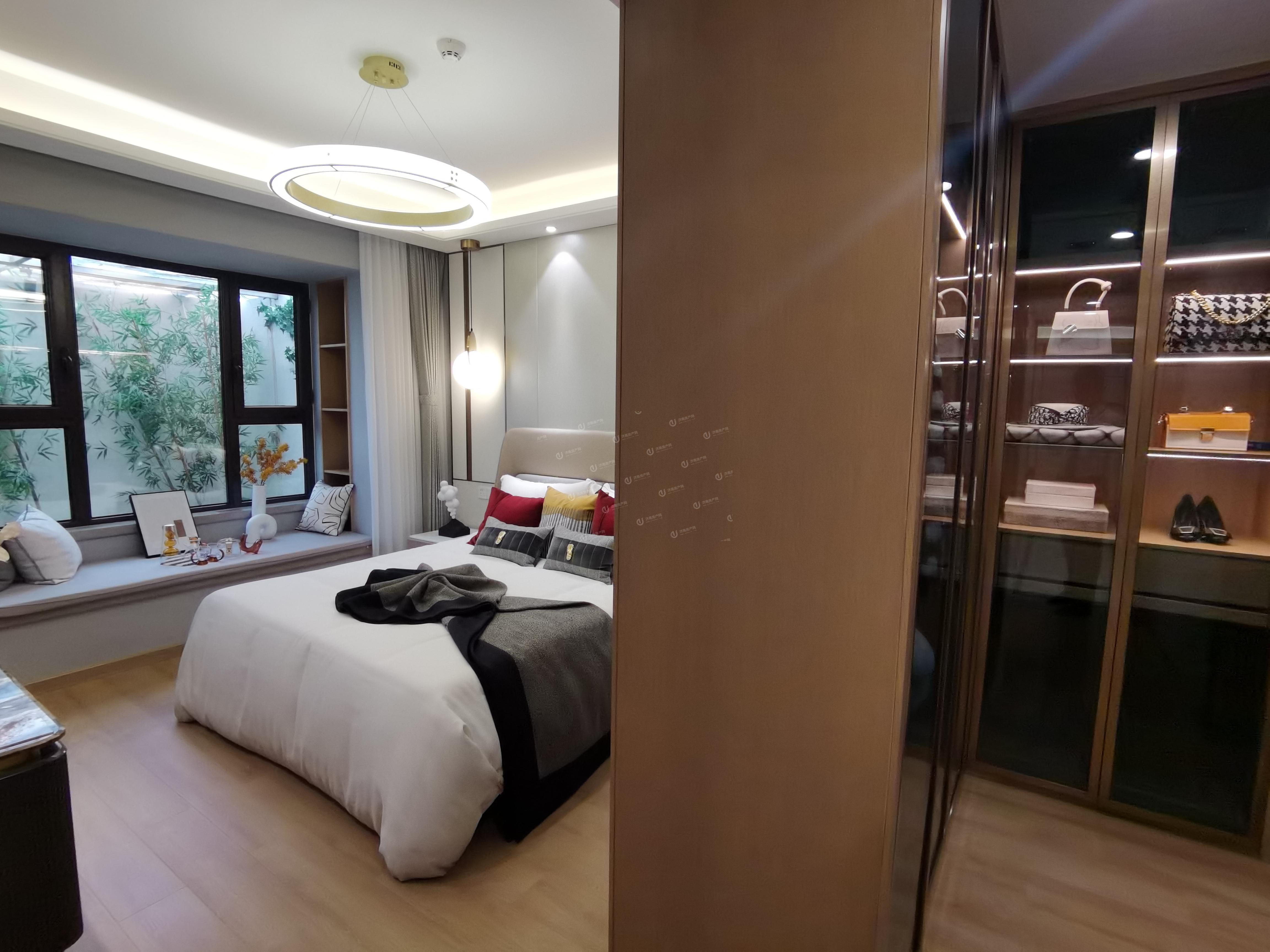 
                            金地明湖樾 
