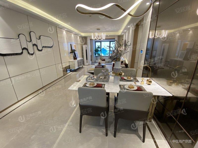 
                            金地明湖樾 